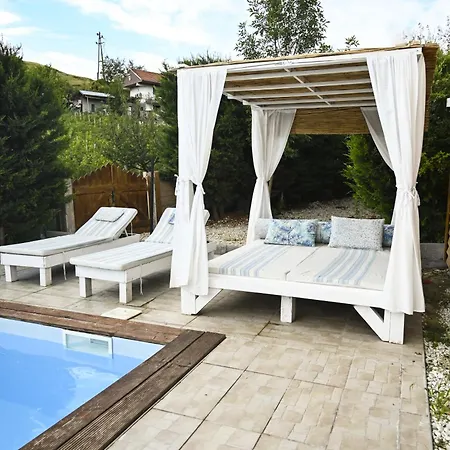Willa Pool Garden-oaza